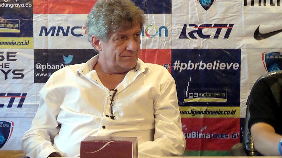 Stefan%20Hansson%20tertantang%20melatih%20tim%20amatir%20dan%20ingin%20cetak%20bintang.